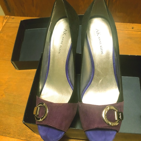 Anne Klein Women Anne Klein Suede Wedge with Peek Toe 9M